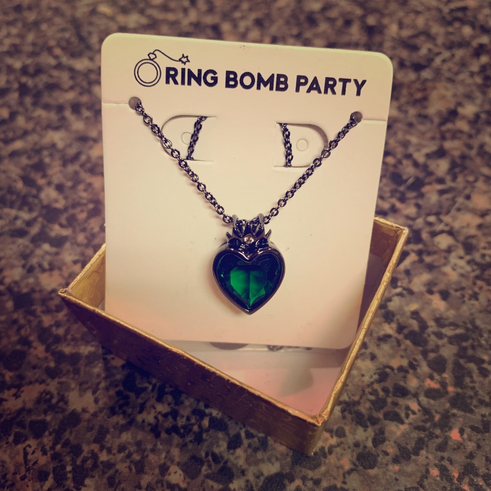 Crowned emerald heart necklace